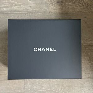 (Authentic) CHANEL Magnetic empty box with tissue 13x10.5x5